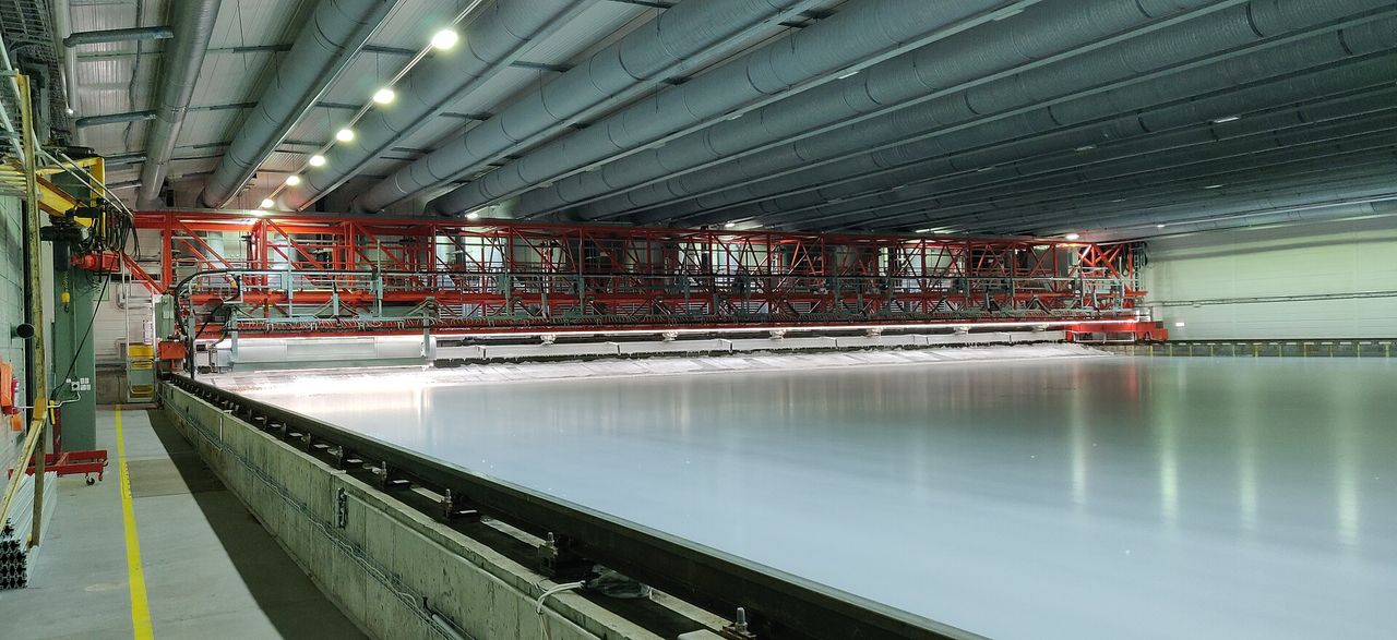 Ice and wave test basin at Aalto, illustrating fluid mechanics and ocean simulation research.