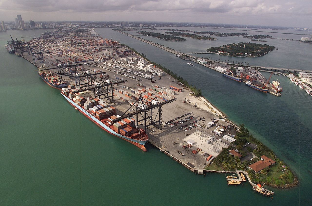 Overview of the Miami container port with berths, cranes and cargo routes.